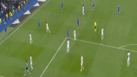 费利佩抓住卡隆失误，巧妙破门得分